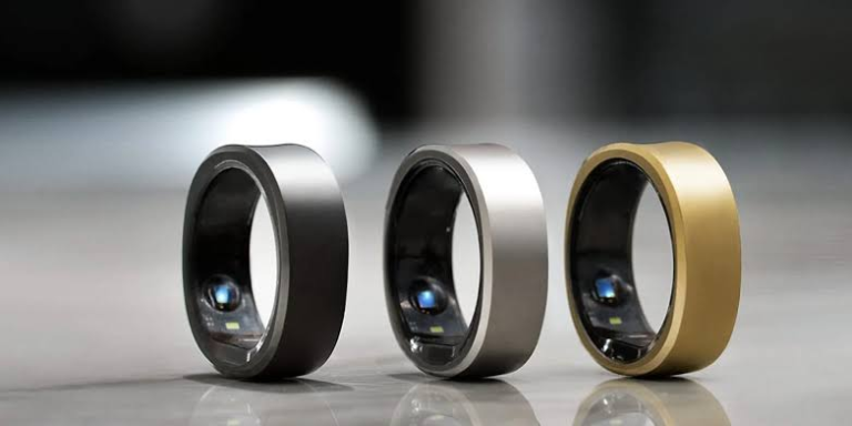 The Screenless Shift: Maximizing Micro-Wearables for Continuous Personal Biometrics